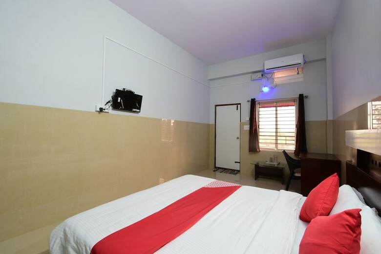 Hotel Oyo 24476 Ssg Residency