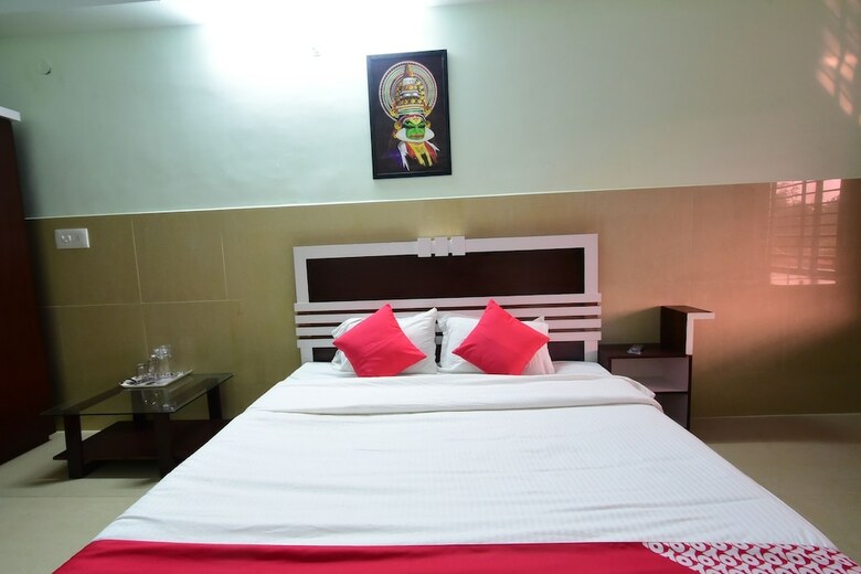 Hotel Oyo 24476 Ssg Residency