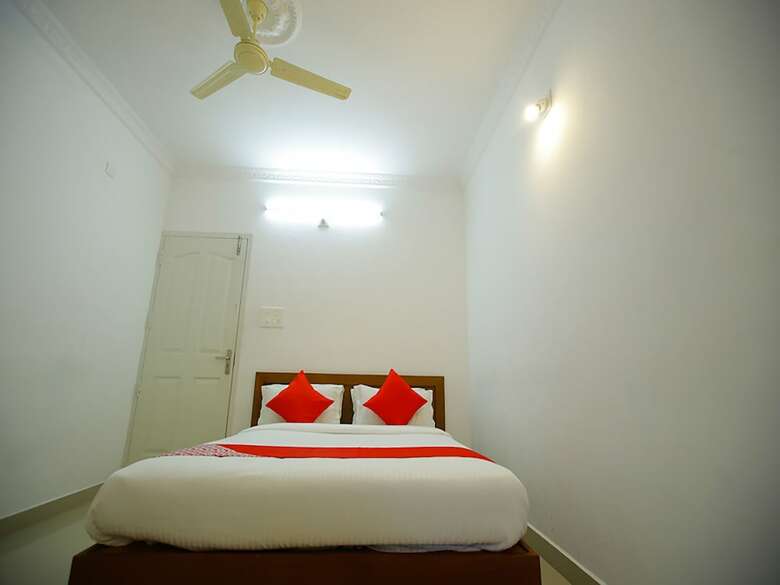Hotel Oyo 26964 Palm View Residency