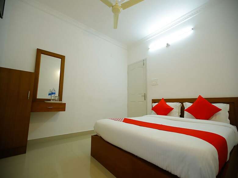 Hotel Oyo 26964 Palm View Residency