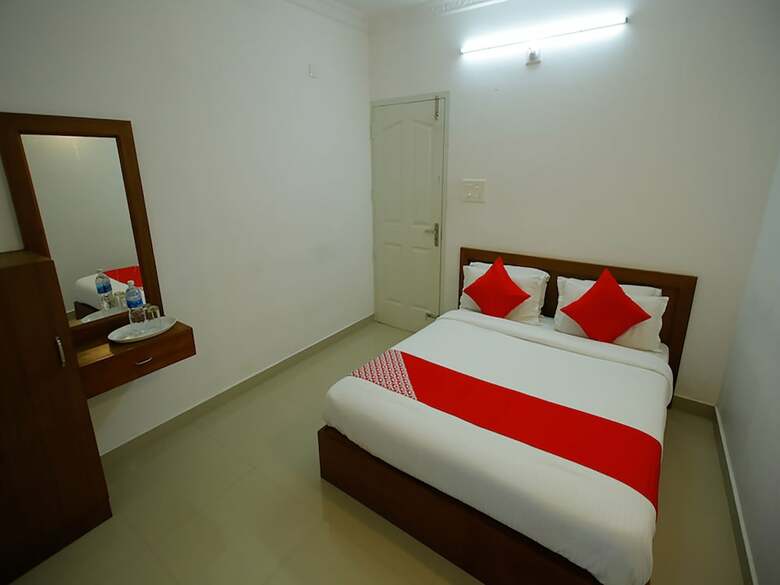 Hotel Oyo 26964 Palm View Residency
