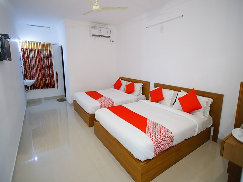 Hotel Oyo 26964 Palm View Residency