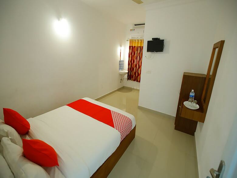 Hotel Oyo 26964 Palm View Residency