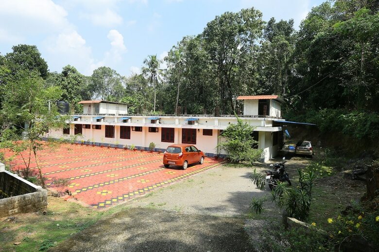 Hotel Oyo 24129 Panackal Inn