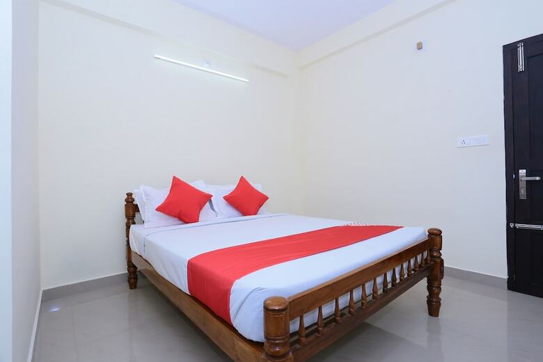 Hotel Oyo 24129 Panackal Inn