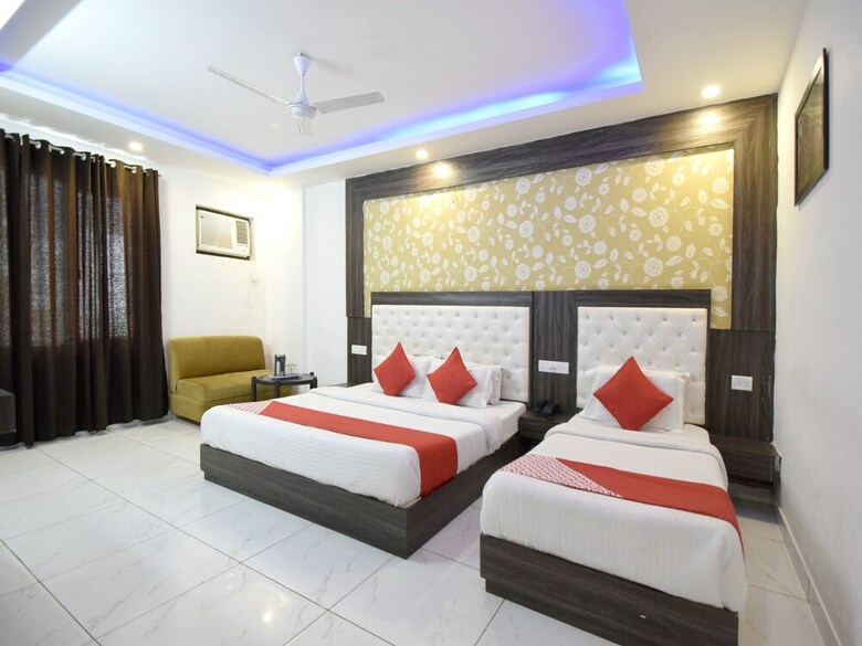 Oyo 16629 Hotel Jp International