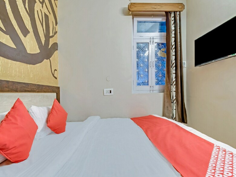 Hotel Oyo 24244 Chamunda View