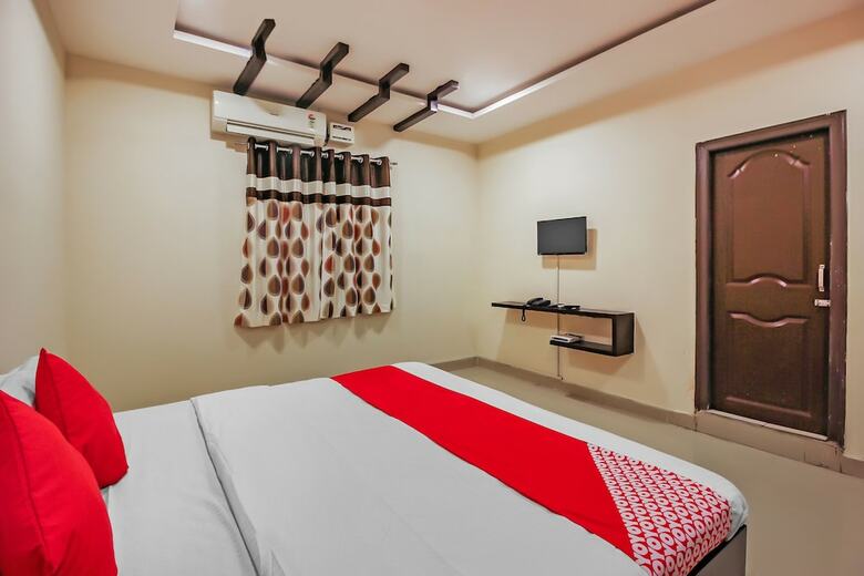 Hotel Oyo 18725 Sr Grand