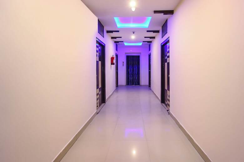 Hotel Oyo 18725 Sr Grand