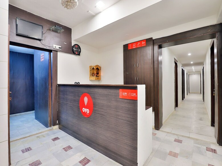 Oyo 15581 Hotel Rajshree