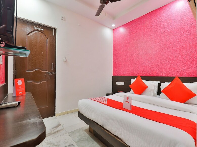 Oyo 15581 Hotel Rajshree
