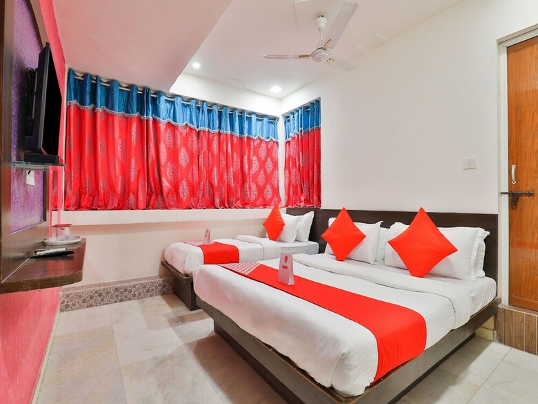 Oyo 15581 Hotel Rajshree