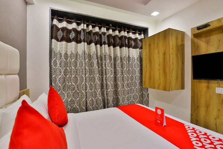 Oyo 18485 Hotel Lincoln