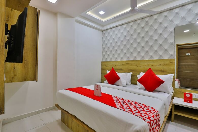 Oyo 18485 Hotel Lincoln