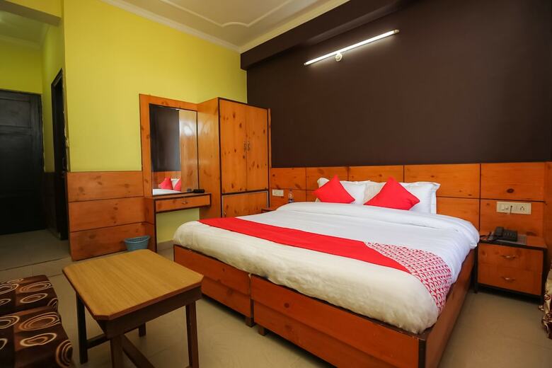 Hotel Oyo 26831 Mona Residency