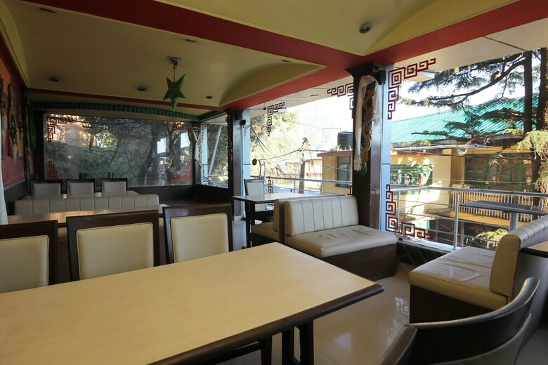 Hotel Oyo 26831 Mona Residency
