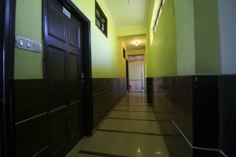 Hotel Oyo 26831 Mona Residency
