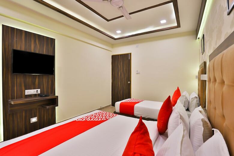 Oyo 19501 Hotel Silver Palace