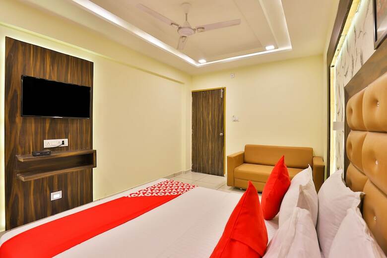 Oyo 19501 Hotel Silver Palace