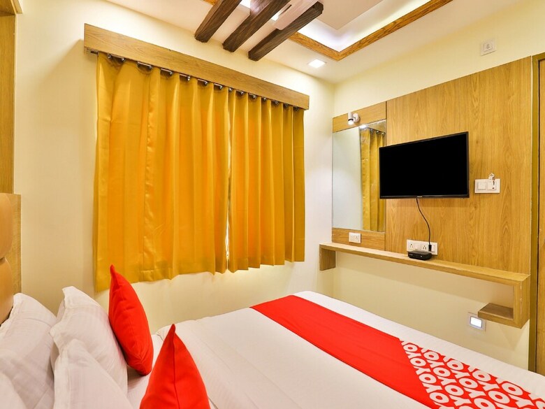Oyo 19501 Hotel Silver Palace