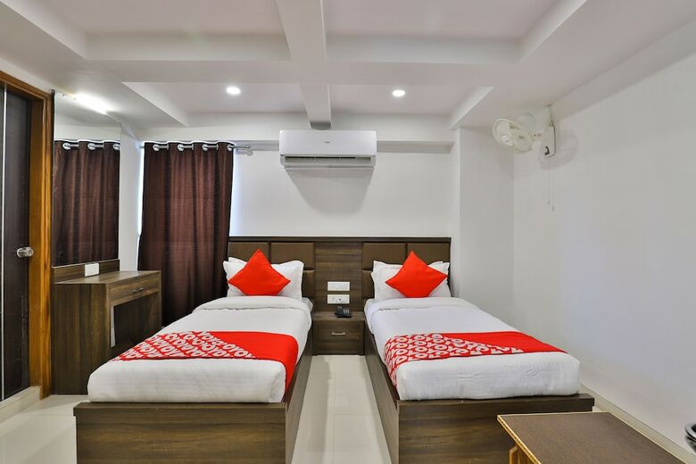 Hotel Oyo 15229 Radhe Residency