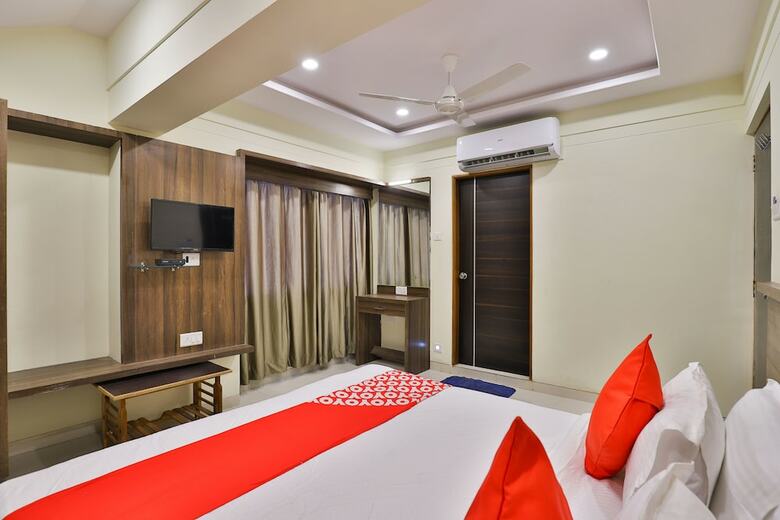 Hotel Oyo 15229 Radhe Residency
