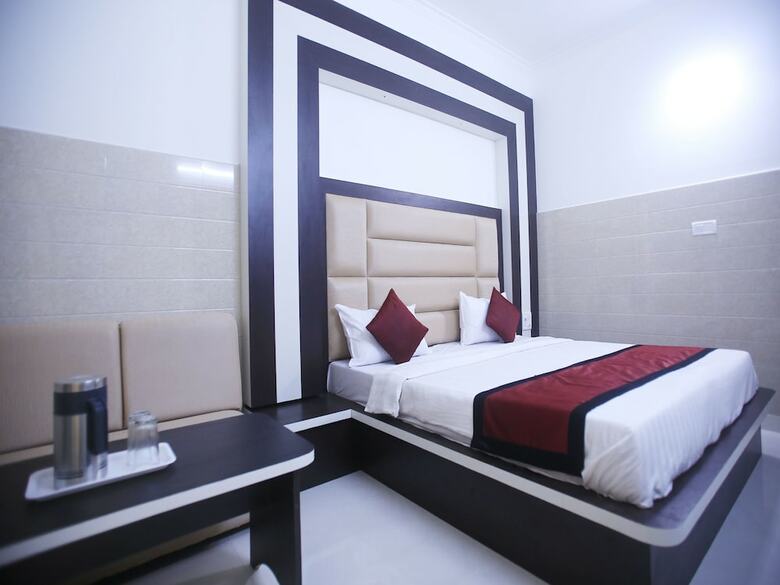 Oyo 17006 Hotel Girnar