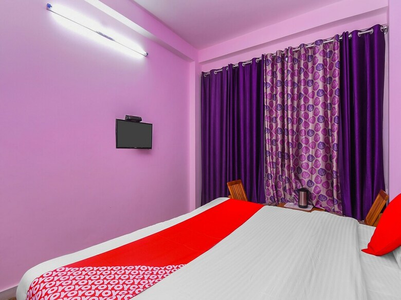 Oyo 25126 Hotel Mansarovar