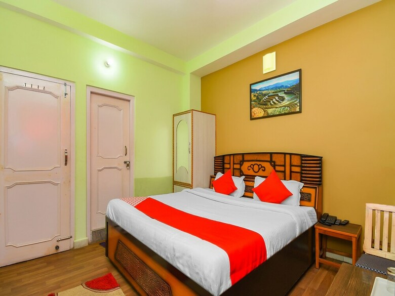 Oyo 25126 Hotel Mansarovar