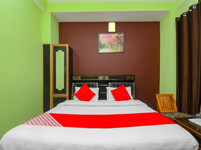 Oyo 25126 Hotel Mansarovar