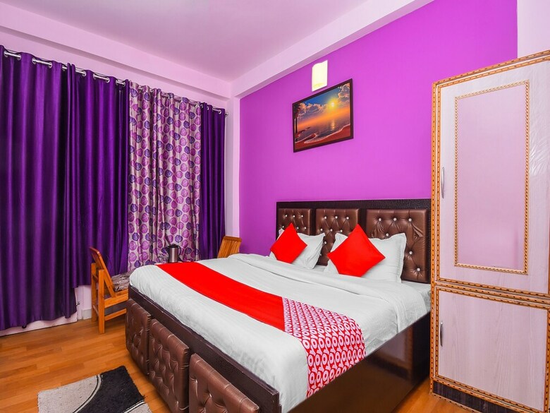 Oyo 25126 Hotel Mansarovar
