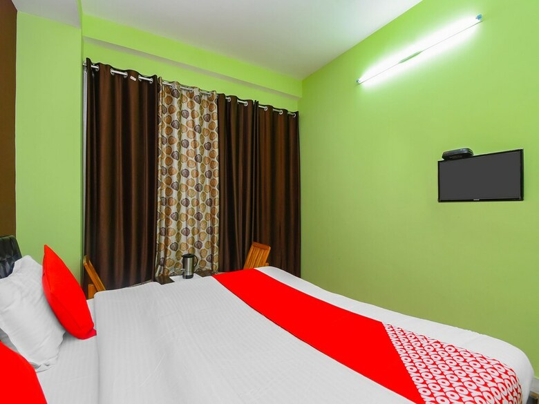 Oyo 25126 Hotel Mansarovar