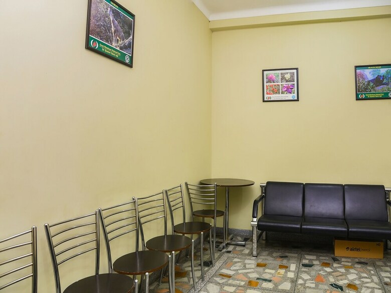 Oyo 25126 Hotel Mansarovar