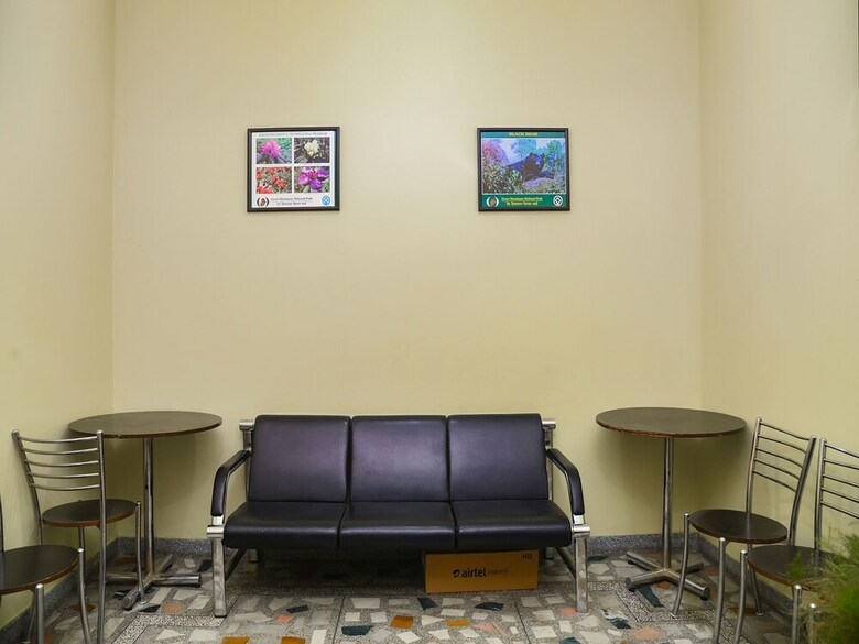 Oyo 25126 Hotel Mansarovar