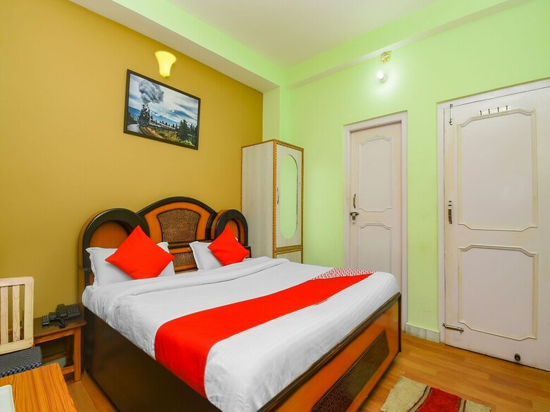 Oyo 25126 Hotel Mansarovar