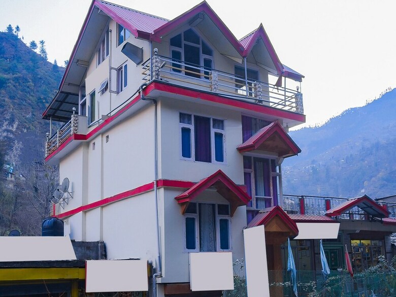 Oyo 25126 Hotel Mansarovar