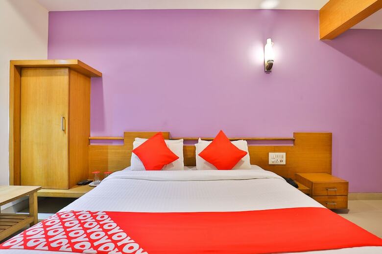 Oyo 22419 Hotel Summit