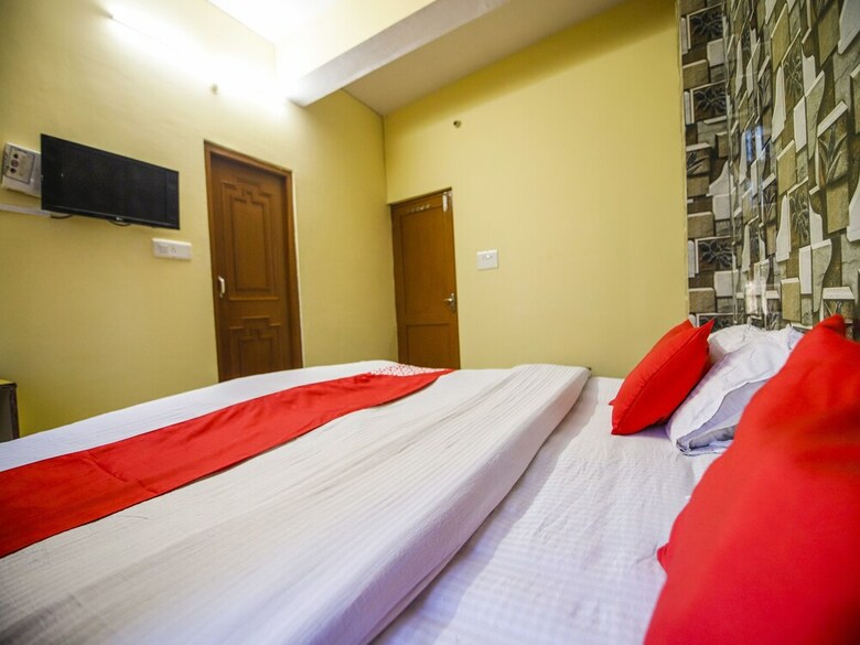 Oyo 24753 Hotel Preet