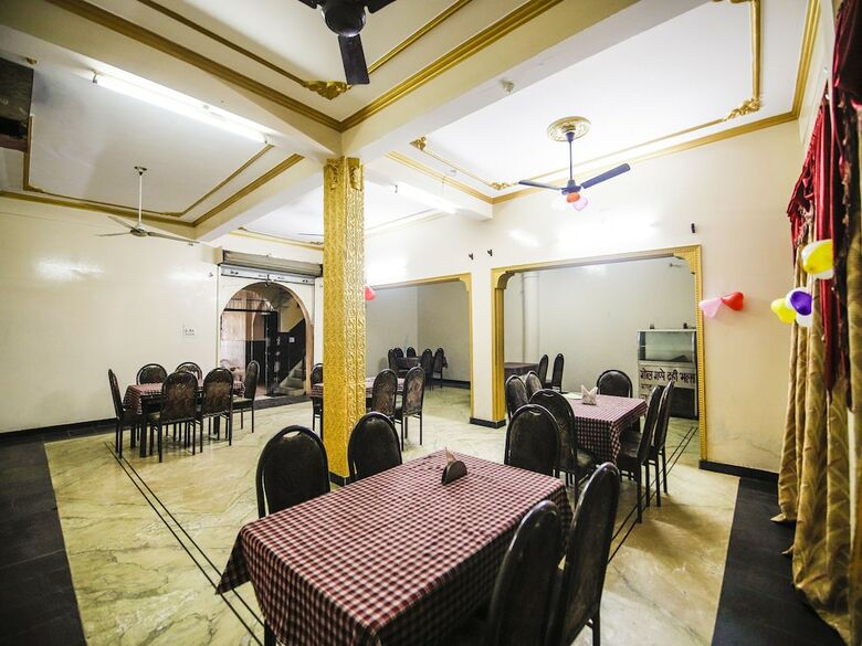 Oyo 24753 Hotel Preet