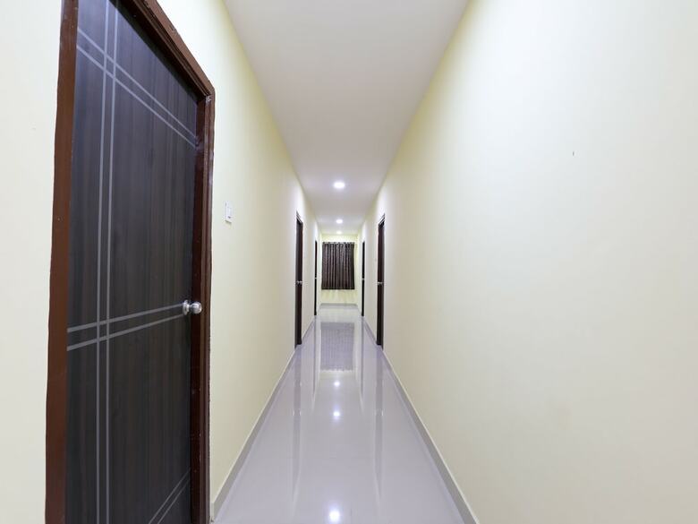 Hotel Oyo 13569 Virat Residency