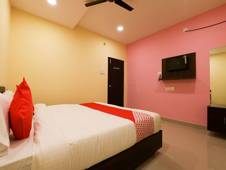 Hotel Oyo 13569 Virat Residency