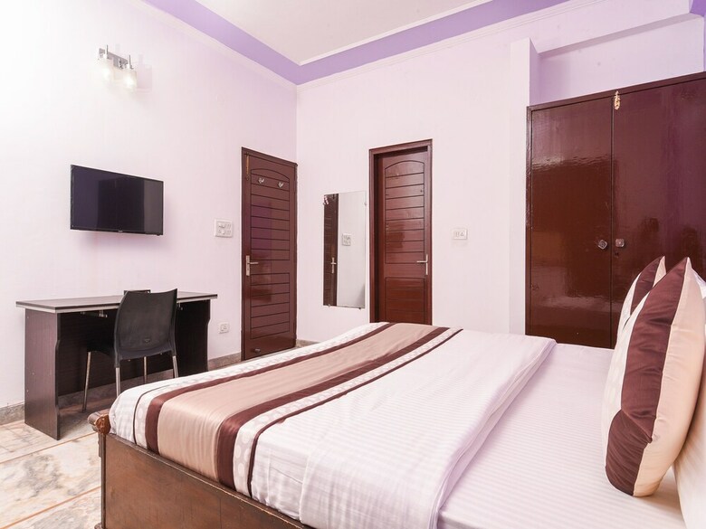 Hotel Oyo 15625 Royal Logix
