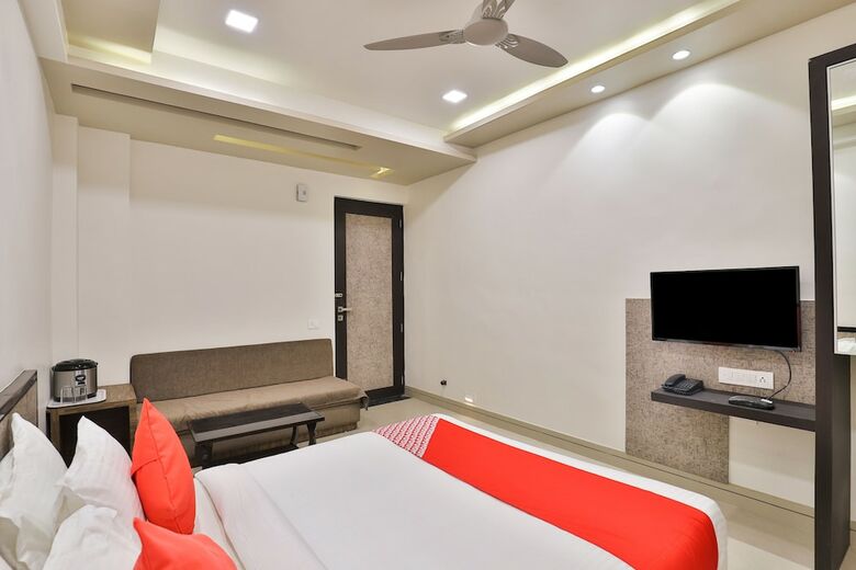 Oyo 23289 Hotel Anmol Palace
