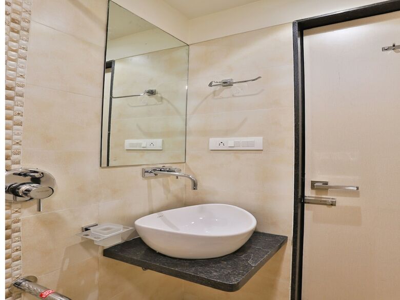 Oyo 23289 Hotel Anmol Palace