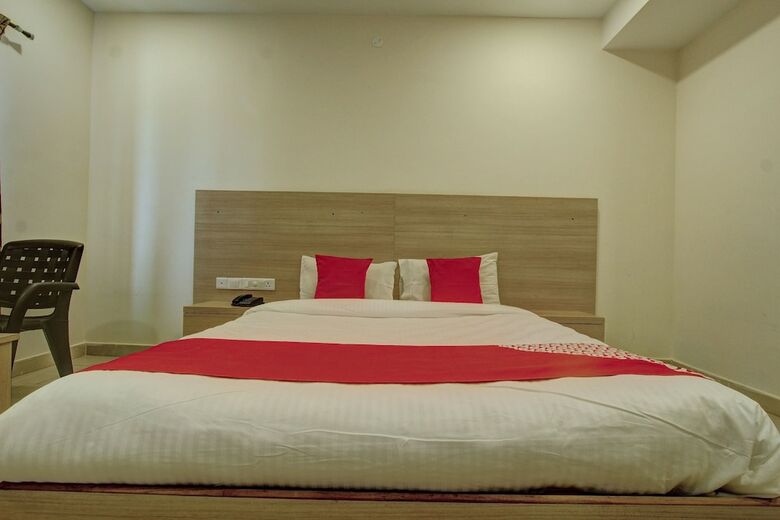 Hotel Oyo 26739 Arasu Regency