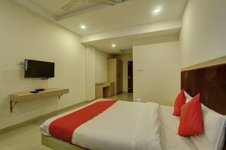 Hotel Oyo 26739 Arasu Regency