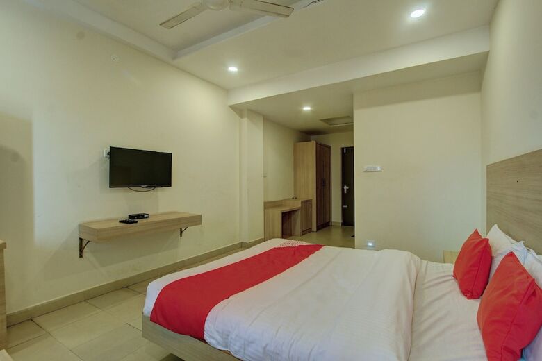 Hotel Oyo 26739 Arasu Regency