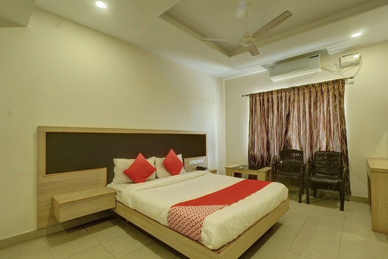 Hotel Oyo 26739 Arasu Regency