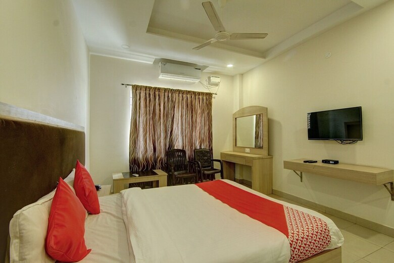 Hotel Oyo 26739 Arasu Regency