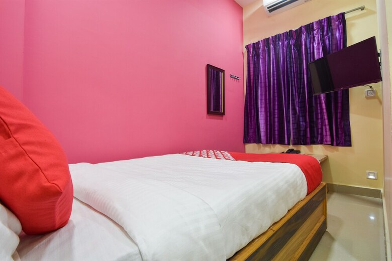 Hotel Oyo 18276 Agr's Sree Devi Residency